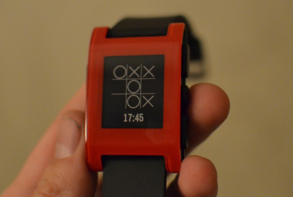 Đồng hồ Pebble là dự án thành công nhất trên trang Kickstarter tính tới thời điểm này khi thu hút tới 10 triệu USD tiền đầu tư, trong đó có 500.000 USD được thu về trong ngày đầu tiên. Đồng hồ Pebble là dự án thành công nhất trên trang Kickstarter tính tới thời điểm này khi thu hút tới 10 triệu USD tiền đầu tư, trong đó có 500.000 USD được thu về trong ngày đầu tiên.