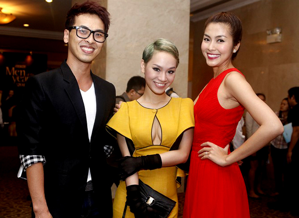 Người đẹp hội ngộ stylist Quang Tuyến (đeo kính) và ca sĩ Trà My Idol. Người đẹp hội ngộ stylist Quang Tuyến (đeo kính) và ca sĩ Trà My Idol.