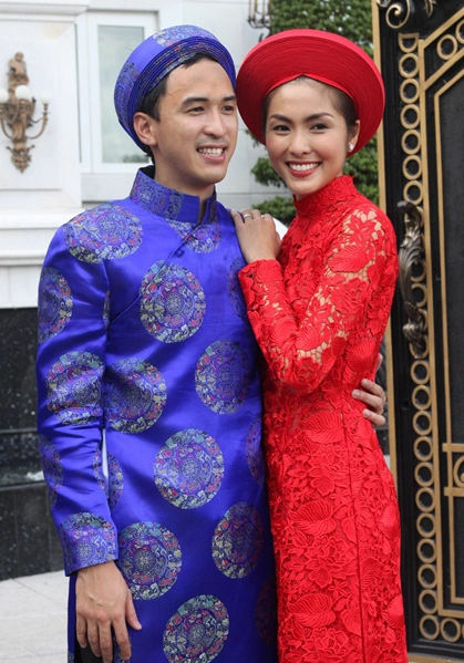 Kể từ sau đám cưới của Tăng Thanh Hà, các cô dâu săn tìm kiểu áo dài ren chỉ nổi. Kể từ sau đám cưới của Tăng Thanh Hà, các cô dâu săn tìm kiểu áo dài ren chỉ nổi.