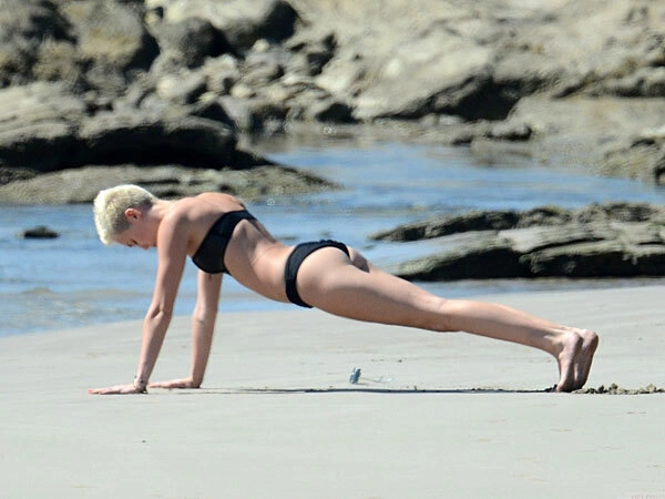 miley2-426640-1368303049_600x0.jpg