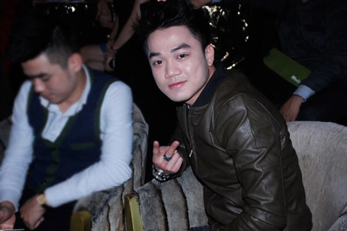 Hồng Dương của nhóm M4U cũng tới cổ vũ cho người bạn thân. Hồng Dương của nhóm M4U cũng tới cổ vũ cho người bạn thân.