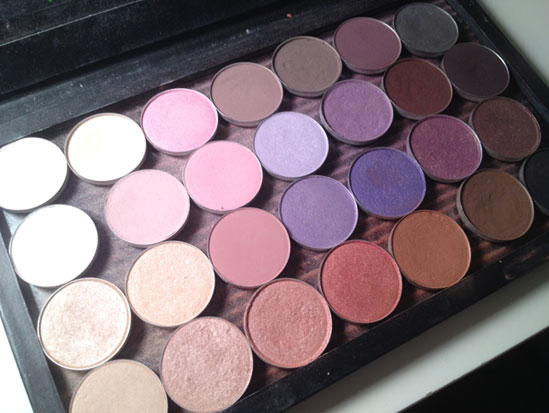 Nếu không đủ dụng cụ, cô dâu có thể mượn thêm từ bạn bè. Nếu không đủ dụng cụ, cô dâu có thể mượn thêm từ bạn bè.