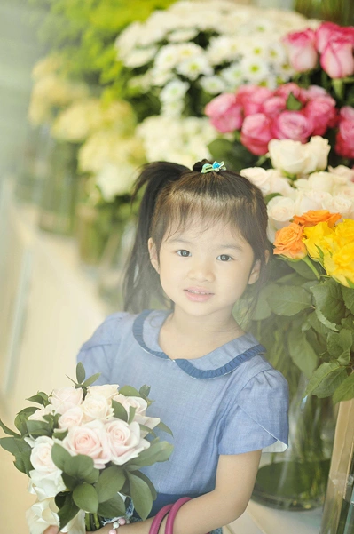 Bảo Tiên đang theo học tại trường quốc tế Bảo Tiên đang theo học tại trường quốc tế