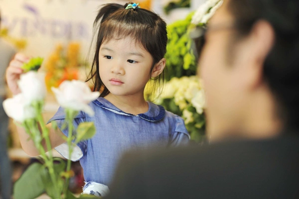 Đã hơn 4 tuổi, Bảo Tiên, con gái đầu lòng của vợ chồng diễn viên Trương Ngọc Ánh - Trần Bảo Sơn ngày càng xinh xắn và điệu đà. Đã hơn 4 tuổi, Bảo Tiên, con gái đầu lòng của vợ chồng diễn viên Trương Ngọc Ánh - Trần Bảo Sơn ngày càng xinh xắn và điệu đà.