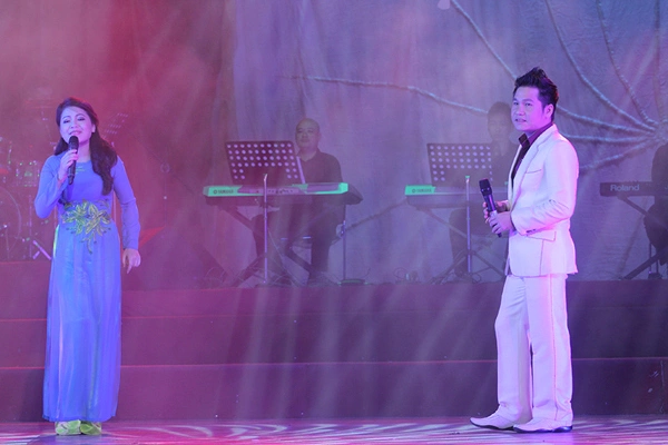 Cặp song ca Anh Thơ - Trọng Tấn khiến Cặp song ca Anh Thơ - Trọng Tấn khiến