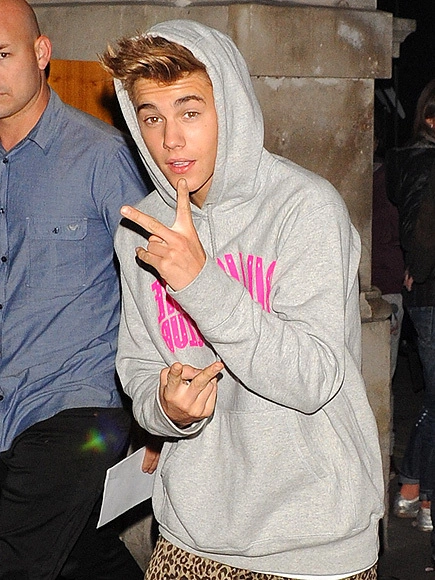 Justin Bieber đã phải chán nản thốt lên trên Twitter về bữa tiệc sinh nhật lần thứ 19: "sinh nhật tồi tệ nhất trong đời". Justin Bieber đã phải chán nản thốt lên trên Twitter về bữa tiệc sinh nhật lần thứ 19: "sinh nhật tồi tệ nhất trong đời".