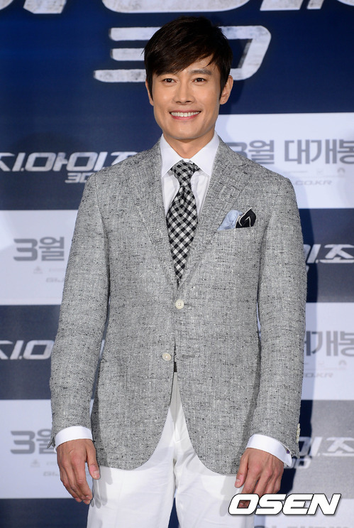 Lee Byung Hun rạng rỡ trong buổi ra mắt. Tài tử Hàn chia sẻ, việc là "chủ nhà" khiến anh có một chút áp lực, tuy nhiên, mong muốn lớn nhất là được Lee Byung Hun rạng rỡ trong buổi ra mắt. Tài tử Hàn chia sẻ, việc là "chủ nhà" khiến anh có một chút áp lực, tuy nhiên, mong muốn lớn nhất là được
