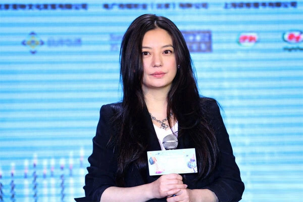 Ngày 13/3, Triệu Vy cùng đoàn phim Ngày 13/3, Triệu Vy cùng đoàn phim