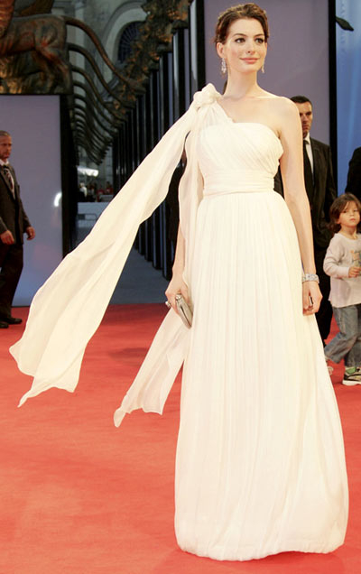 Having a fashion identity crisis? Call in the big guns: Rachel Zoe. It's no surprise that thanks to her, Hathaway started to step up her style, beginning with the Devil Wears Prada press tour, on which she wore this Grecian Alberta Ferretti gown, paired with flawless smoky eyes and a stately updo. Having a fashion identity crisis? Call in the big guns: Rachel Zoe. It's no surprise that thanks to her, Hathaway started to step up her style, beginning with the Devil Wears Prada press tour, on which she wore this Grecian Alberta Ferretti gown, paired with flawless smoky eyes and a stately updo.