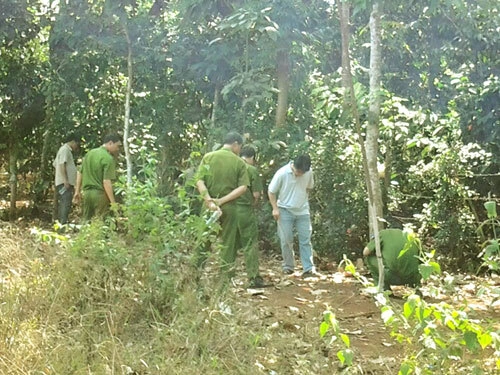 Hiện trường nơi bà Lê Thị Hường tổ chức đốt xác. Hiện trường nơi bà Lê Thị Hường tổ chức đốt xác.