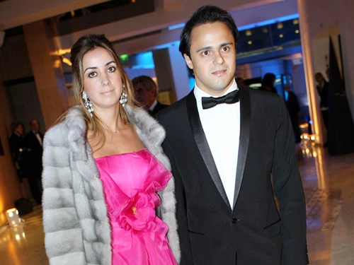 Felipe Massa có cuộc hôn nhân hạnh phúc với cô vợ Anna Raffaela Bassi hơn 5 năm qua. Felipe Massa có cuộc hôn nhân hạnh phúc với cô vợ Anna Raffaela Bassi hơn 5 năm qua.