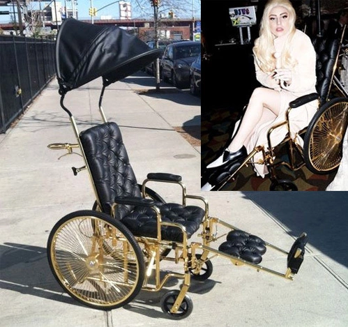 Chiếc xe lăn thể hiện đẳng cấp và cũng như sự khác người của Lady Gaga. Chiếc xe lăn thể hiện đẳng cấp và cũng như sự khác người của Lady Gaga.