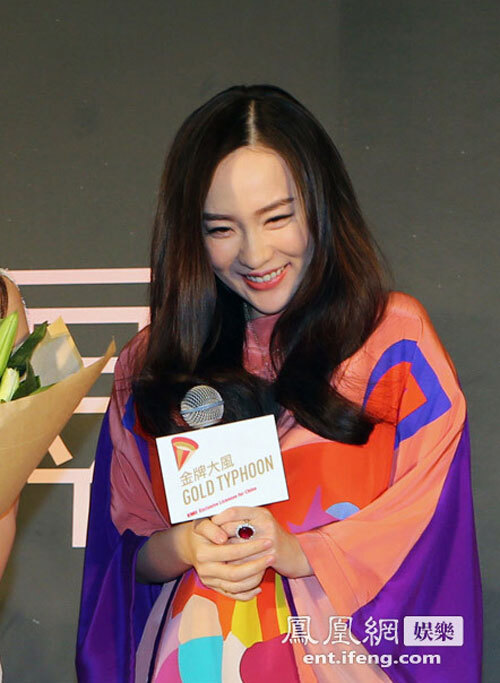 Hoắc Tư Yến đã mang thai được 4 tháng, nhưng cô chưa công bố thông tin này. Từ đầu năm, người đẹp thường xuyên xuất hiện bên bạn trai và không ngần ngại bày tỏ tình cảm với chàng "phi công trẻ" này. Hoắc Tư Yến đã mang thai được 4 tháng, nhưng cô chưa công bố thông tin này. Từ đầu năm, người đẹp thường xuyên xuất hiện bên bạn trai và không ngần ngại bày tỏ tình cảm với chàng "phi công trẻ" này.