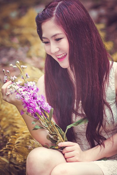 Trong khi Á quân Đinh Hương phát triển sự nghiệp tại Sài Gòn thì Hương Tràm lại ra Hà Nội để thu âm cho sản phẩm đầu tay. Trong khi Á quân Đinh Hương phát triển sự nghiệp tại Sài Gòn thì Hương Tràm lại ra Hà Nội để thu âm cho sản phẩm đầu tay.