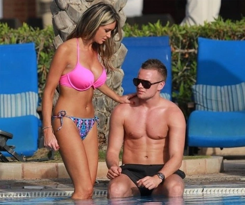 Georgina Dorsett với thân hình đẹp mê hồn trong kỳ nghỉ mát cùng Tom Cleverley mùa hè năm ngoái. Georgina Dorsett với thân hình đẹp mê hồn trong kỳ nghỉ mát cùng Tom Cleverley mùa hè năm ngoái.