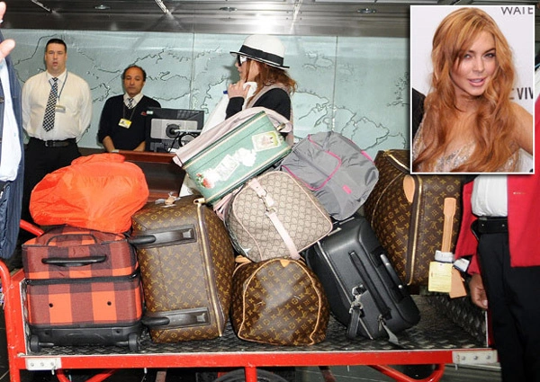 Những vali hành lý của "cô nàng rắc rối" Lindsay Lohan. Những vali hành lý của "cô nàng rắc rối" Lindsay Lohan.