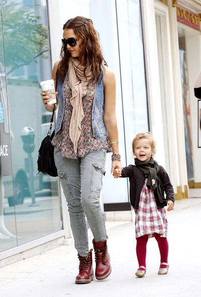 Người đẹp tiếp tục kết hợp Người đẹp tiếp tục kết hợp