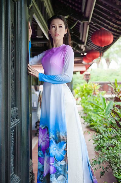 Có nhiều cơ hội để đổi đời từ chiếc vương miện nhưng hiện tại, Thu Quyên vẫn có cuộc sống giản dị như sinh viên. Cô mới chuyển lên Sài Gòn sống để thử sức với nghệ thuật. Vì muốn tiết kiệm chi phí cho những dự án phát triển nghề nghiệp, cô đang sống trong một phòng trọ nhỏ ở vùng ven ngoại thành. Có nhiều cơ hội để đổi đời từ chiếc vương miện nhưng hiện tại, Thu Quyên vẫn có cuộc sống giản dị như sinh viên. Cô mới chuyển lên Sài Gòn sống để thử sức với nghệ thuật. Vì muốn tiết kiệm chi phí cho những dự án phát triển nghề nghiệp, cô đang sống trong một phòng trọ nhỏ ở vùng ven ngoại thành.