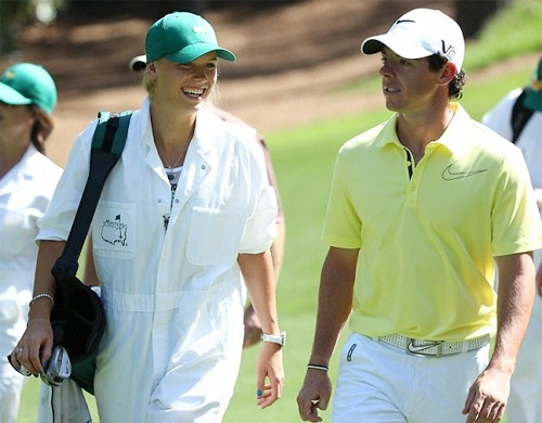 Chưa tham gia các giải tennis, Caroline Wozniacki rảnh rỗi tới giải golf Master để cổ vũ cho bạn trai người Bắc Ireland. Chưa tham gia các giải tennis, Caroline Wozniacki rảnh rỗi tới giải golf Master để cổ vũ cho bạn trai người Bắc Ireland.