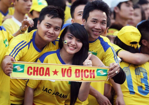 CĐV SLNA là điểm sáng ở V-League. CĐV SLNA là điểm sáng ở V-League.