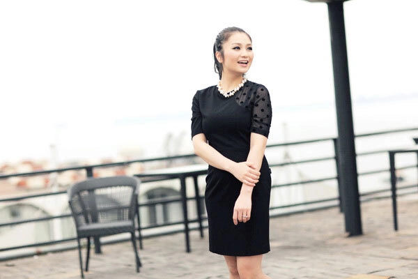 Nữ diễn viên hài lòng với cuộc sống Nữ diễn viên hài lòng với cuộc sống