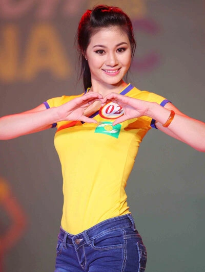 Đinh Thị Phương trong phần thi trang phục thể thao. Đinh Thị Phương trong phần thi trang phục thể thao.