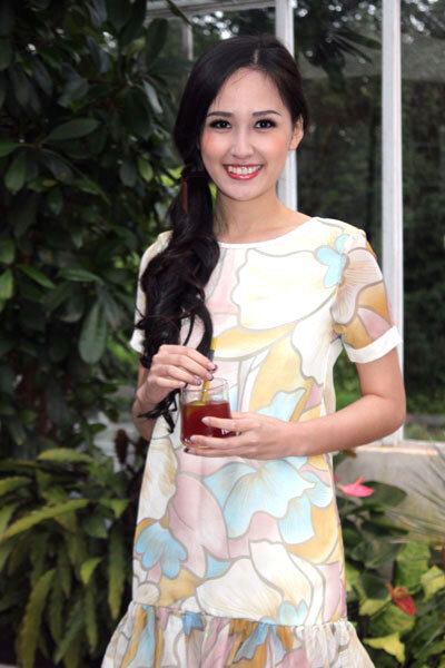 Mai Phương Thúy tâm sự, mỗi lần đặt chân đến lâu đài Bagnolet, cô luôn cảm thấy không khí ấm áp, gần gũi trong gia đình. Người đẹp chia sẻ, đó có thể là vì dòng họ Hennessy có truyền thống lâu đời là gắn bó chặt chẽ với hoạt động của giới nghệ sĩ cũng như tài trợ cho các hoạt động nghệ thuật, văn hóa tại nhiều nước trên thế giới. Mai Phương Thúy tâm sự, mỗi lần đặt chân đến lâu đài Bagnolet, cô luôn cảm thấy không khí ấm áp, gần gũi trong gia đình. Người đẹp chia sẻ, đó có thể là vì dòng họ Hennessy có truyền thống lâu đời là gắn bó chặt chẽ với hoạt động của giới nghệ sĩ cũng như tài trợ cho các hoạt động nghệ thuật, văn hóa tại nhiều nước trên thế giới.