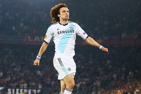 David Luiz ăn mừng pha đá phạt tinh quái ấn định chiến thắng 2-1 cho Chelsea trước Basel ở bán kết lượt đi Europa League. Ảnh: PA. David Luiz ăn mừng pha đá phạt tinh quái ấn định chiến thắng 2-1 cho Chelsea trước Basel ở bán kết lượt đi Europa League. Ảnh: PA.