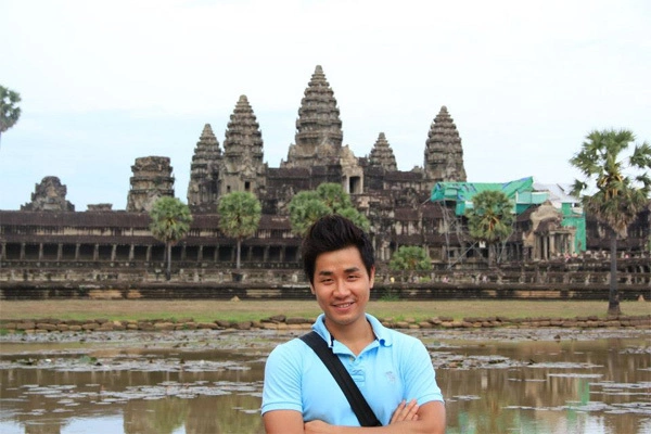 MC Nguyên Khang tranh thủ quãng thời gian nghỉ hiếm hoi tới Campuchia khám phá kỳ quan Angkor Wat. MC Nguyên Khang tranh thủ quãng thời gian nghỉ hiếm hoi tới Campuchia khám phá kỳ quan Angkor Wat.
