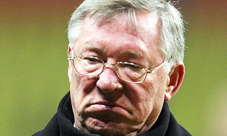 Cái bĩu môi dài thượt của Sir Alex. Cái bĩu môi dài thượt của Sir Alex.