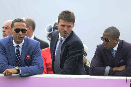 Ferdinand, Carrick và Ashley Young đứng gần nhau. Ferdinand, Carrick và Ashley Young đứng gần nhau.