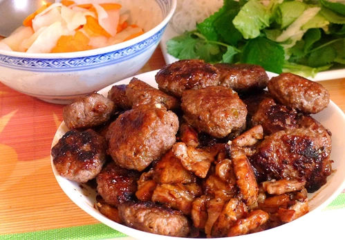 Bún chả Hà Nội nổi tiếng nhất là quán ở Hàng Mành. Ảnh: Ngonhanoi. Bún chả Hà Nội nổi tiếng nhất là quán ở Hàng Mành. Ảnh: Ngonhanoi.