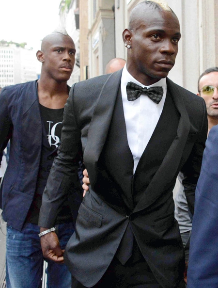 Hôm qua, Balotelli đưa cậu em ruột Hôm qua, Balotelli đưa cậu em ruột