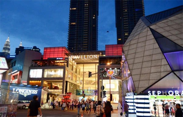Một góc khu mua sắm trong khu Bukit Bintang. Một góc khu mua sắm trong khu Bukit Bintang.