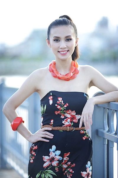 Tuy không thật xuất sắc với vai trò MC, Huyền Ny lại được khán giả nhớ đến bởi lối dẫn tự nhiên, phóng khoáng và khá hài hước. Tuy không thật xuất sắc với vai trò MC, Huyền Ny lại được khán giả nhớ đến bởi lối dẫn tự nhiên, phóng khoáng và khá hài hước.