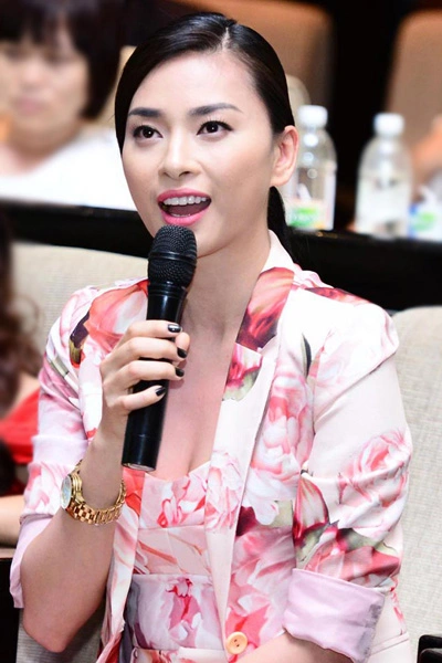 'Năm nay tôi đã có kinh nghiệm nên sẽ khó tính hơn chứ không dễ như năm ngoái nữa', nữ diễn viên hóm hỉnh đùa. 'Năm nay tôi đã có kinh nghiệm nên sẽ khó tính hơn chứ không dễ như năm ngoái nữa', nữ diễn viên hóm hỉnh đùa.