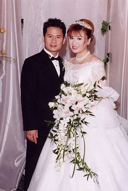 Ngày 25/9/2002, Bằng Kiều và Trizzie Phương Trinh kết hôn và định cư tại California, Mỹ. Dù khá thành công trong con đường nghệ thuật, Phương Trinh quyết lui về hậu phương để hỗ trợ sự nghiệp cho chồng, chăm nom gia đình và nuôi dạy con cái. Ngày 25/9/2002, Bằng Kiều và Trizzie Phương Trinh kết hôn và định cư tại California, Mỹ. Dù khá thành công trong con đường nghệ thuật, Phương Trinh quyết lui về hậu phương để hỗ trợ sự nghiệp cho chồng, chăm nom gia đình và nuôi dạy con cái.