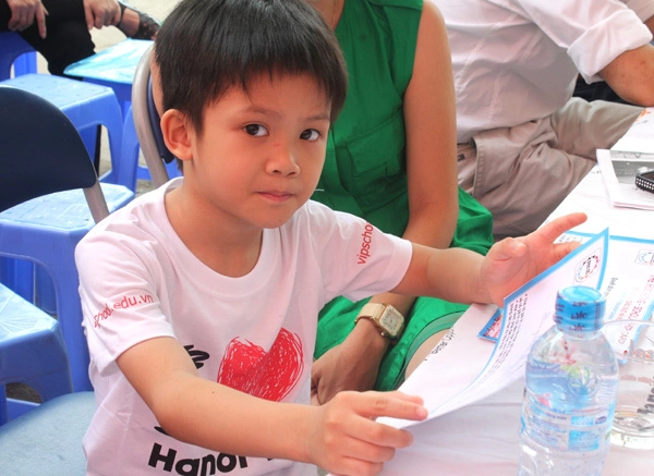 Chị Mai Anh, mẹ bé Thiện Nhân cho hay, hiện tại cậu bé đã có bộ phận sinh dục hoàn chỉnh nhưng cần phải qua 2 lần phẫu thuật nữa Chị Mai Anh, mẹ bé Thiện Nhân cho hay, hiện tại cậu bé đã có bộ phận sinh dục hoàn chỉnh nhưng cần phải qua 2 lần phẫu thuật nữa