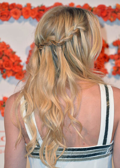 Tóc tết thác đổ của Jennifer Morrison là một gợi ý hoàn hảo cho những bạn gái đang tìm kiếm kiểu tóc đi biển trong mùa hè này. Tóc tết thác đổ của Jennifer Morrison là một gợi ý hoàn hảo cho những bạn gái đang tìm kiếm kiểu tóc đi biển trong mùa hè này.