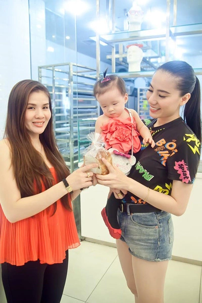 Bộ ảnh do nhiếp ảnh Huy Bình ghi lại. Bộ ảnh do nhiếp ảnh Huy Bình ghi lại.