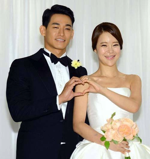Baek Ji Young đang mang bầu đến tháng thứ 4, dù vậy cô vẫn rất xinh đẹp. Baek Ji Young đang mang bầu đến tháng thứ 4, dù vậy cô vẫn rất xinh đẹp.