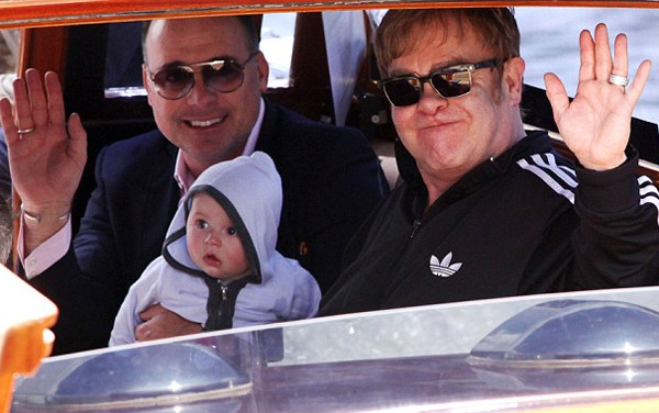 elton10-494366-1374307859_600x0.jpg