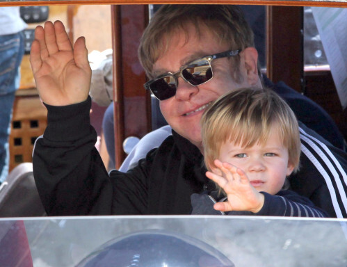 elton12-826845-1374307859_600x0.jpg