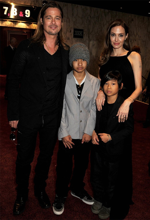 Jolie và Pitt cũng đưa hai cậu con trai nuôi Maddox và Pax Thiên tới buổi công chiếu phim. Jolie và Pitt cũng đưa hai cậu con trai nuôi Maddox và Pax Thiên tới buổi công chiếu phim.