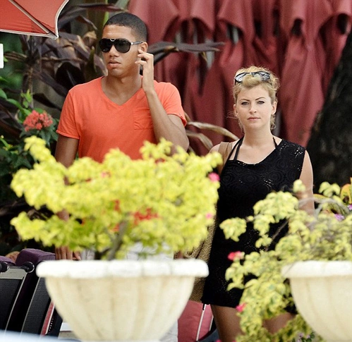 Chris Smalling và người yêu Sam Cooke vẫn đang trong kỳ nghỉ hè tại Barbados từ cuối tháng 5. Chris Smalling và người yêu Sam Cooke vẫn đang trong kỳ nghỉ hè tại Barbados từ cuối tháng 5.