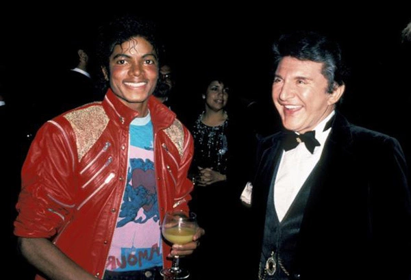 Michael Jackson từng là bạn của Liberace. Michael Jackson từng là bạn của Liberace.