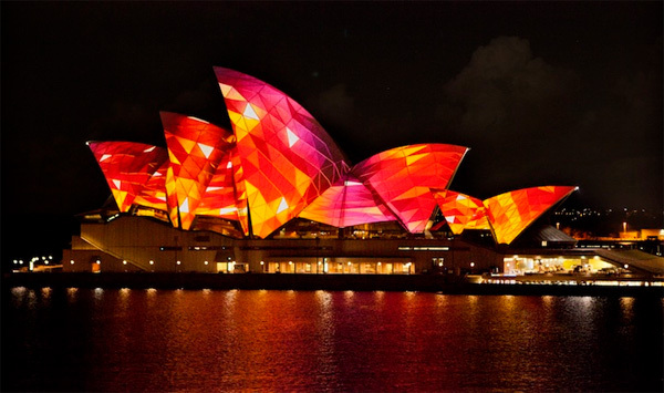 Từ ngày 24/5 - 10/6, lễ hội ánh sáng Vivid Sydney nổi tiếng Australia diễn ra liên tục với các màn trình diễn ánh sáng hoành tráng trên nền âm nhạc sôi động. Từ ngày 24/5 - 10/6, lễ hội ánh sáng Vivid Sydney nổi tiếng Australia diễn ra liên tục với các màn trình diễn ánh sáng hoành tráng trên nền âm nhạc sôi động.