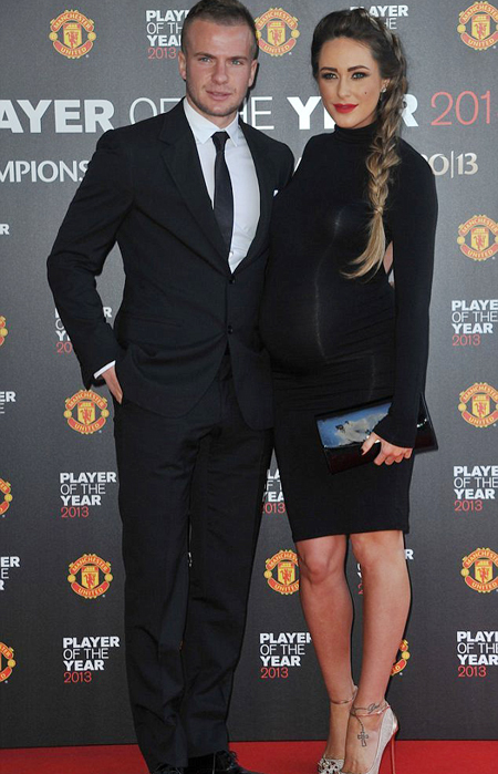 Tom Cleverley và Georgina Dorsett tình tứ tại lễ mừng công của MU cuối tháng 5.