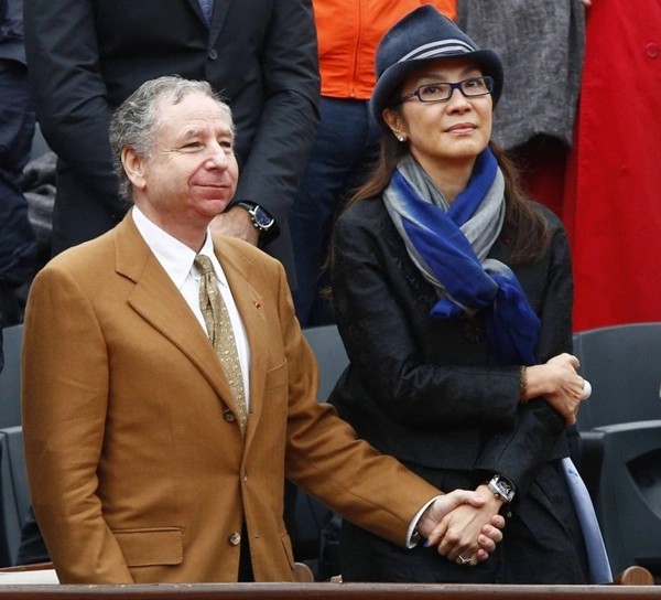 Cặp đôi tay đan tay không rời. Làng giải trí rộ lên tin đồn Tử Quỳnh sẽ làm đám cưới với người tình hơn 16 tuổi vào cuối năm nay, nhưng nữ diễn viên gốc Malaysia chưa xác nhận điều này. Cặp đôi tay đan tay không rời. Làng giải trí rộ lên tin đồn Tử Quỳnh sẽ làm đám cưới với người tình hơn 16 tuổi vào cuối năm nay, nhưng nữ diễn viên gốc Malaysia chưa xác nhận điều này.