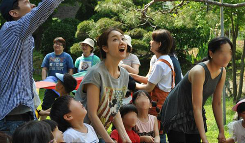 Kỷ niệm sinh nhật lần thứ 38 tại một cô nhi viện ở Seoul, cô cùng các Kỷ niệm sinh nhật lần thứ 38 tại một cô nhi viện ở Seoul, cô cùng các